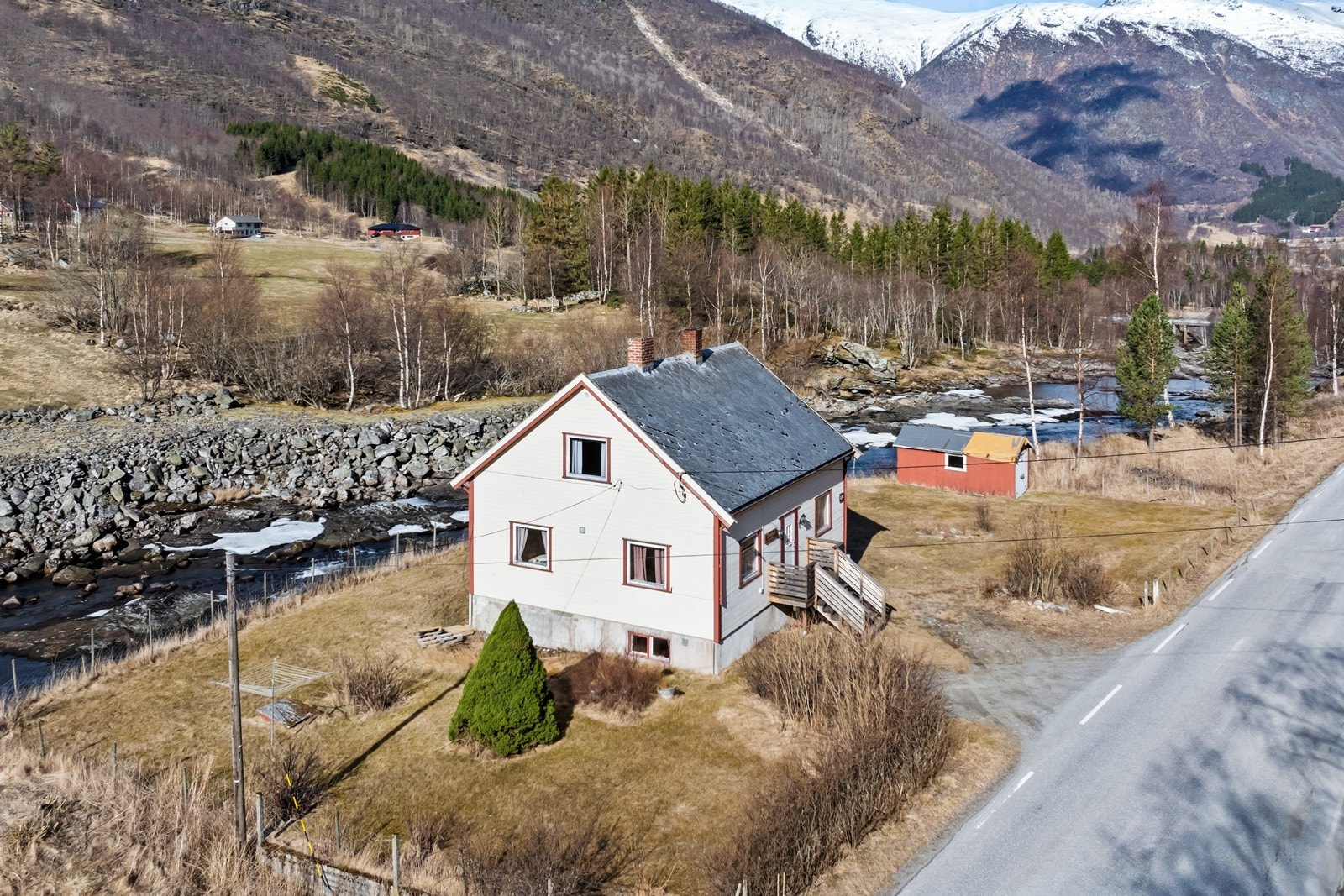 Velkomen til Borgundsvegen 527 presentert av Eiendomsmegler Norge v/ Kenneth Bjørk. Galleribilde