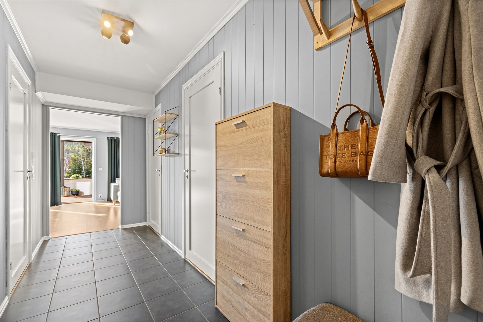 Fra gangen er det adkomst til en praktisk innvendig bod. Galleribilde