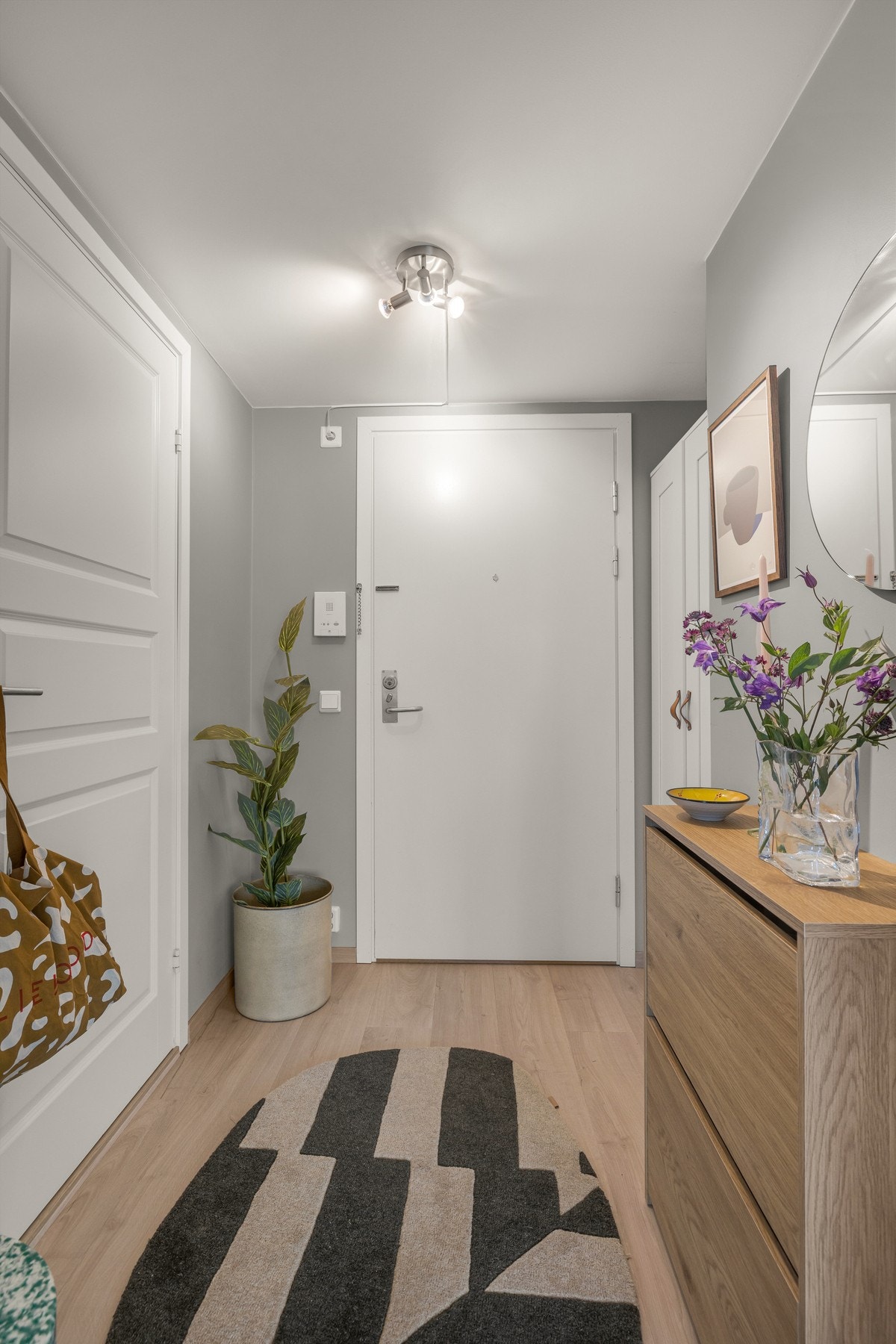 I entréen møtes du av et ryddig og praktisk førsteinntrykk. Galleribilde