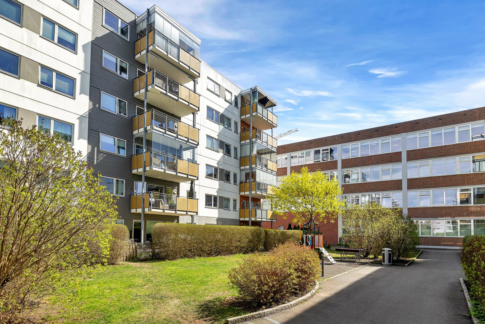 Fasade og fellesområdet. Galleribilde