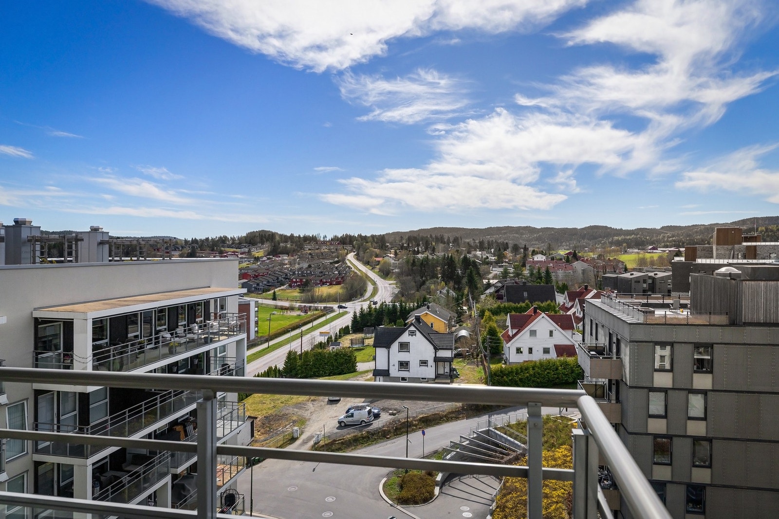 Flott utsyn over området fra balkongen. Galleribilde