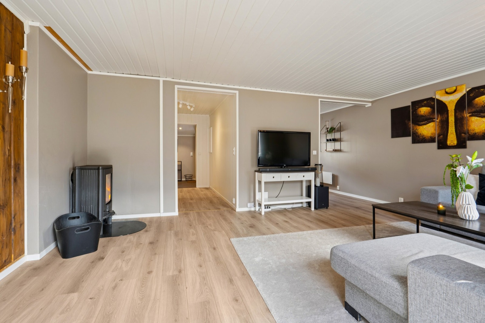 Boligen har vinduer fra 2018. Galleribilde