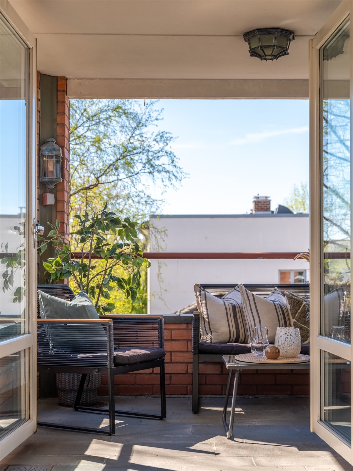 Utgang til en overbygget terrasse uten innsyn - perfekt for avslapning. Galleribilde