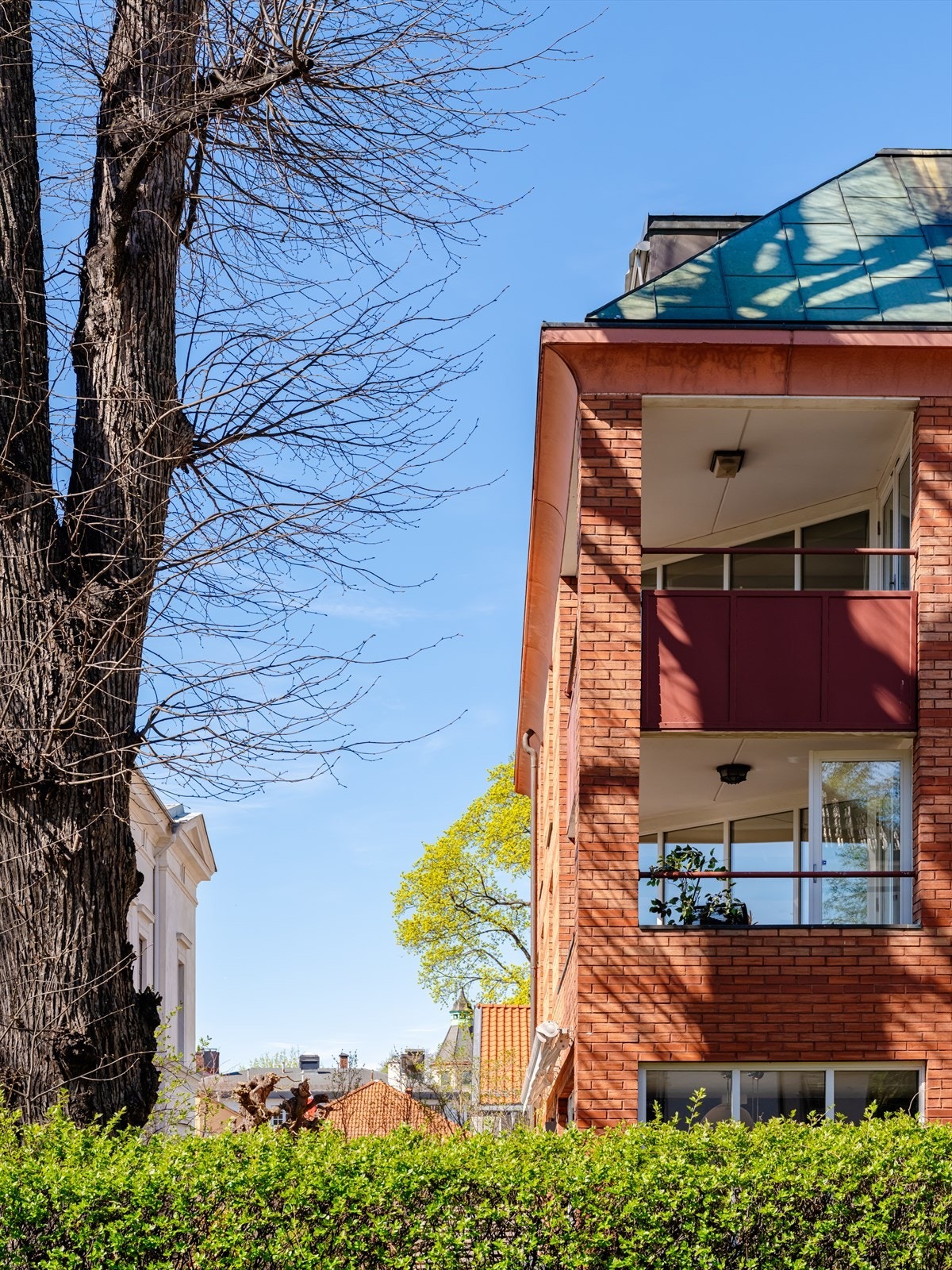 Lite innsyn fra gateplan. Galleribilde
