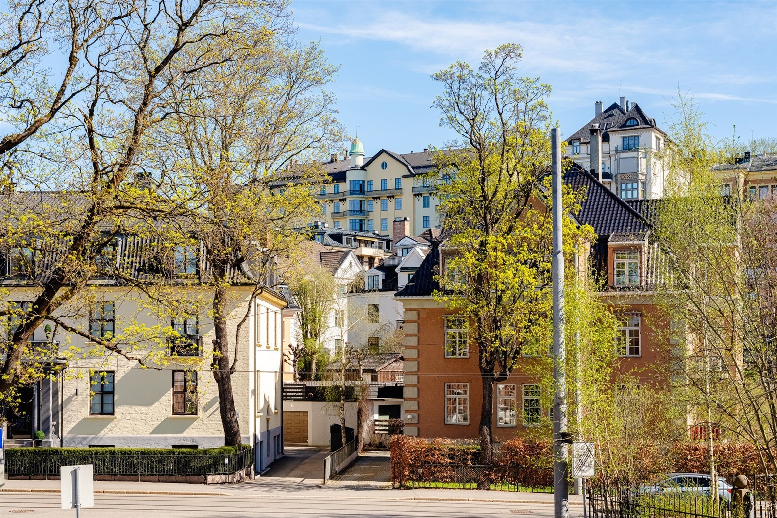 Leiligheten ligger i et flott og etablert nabolag. Galleribilde