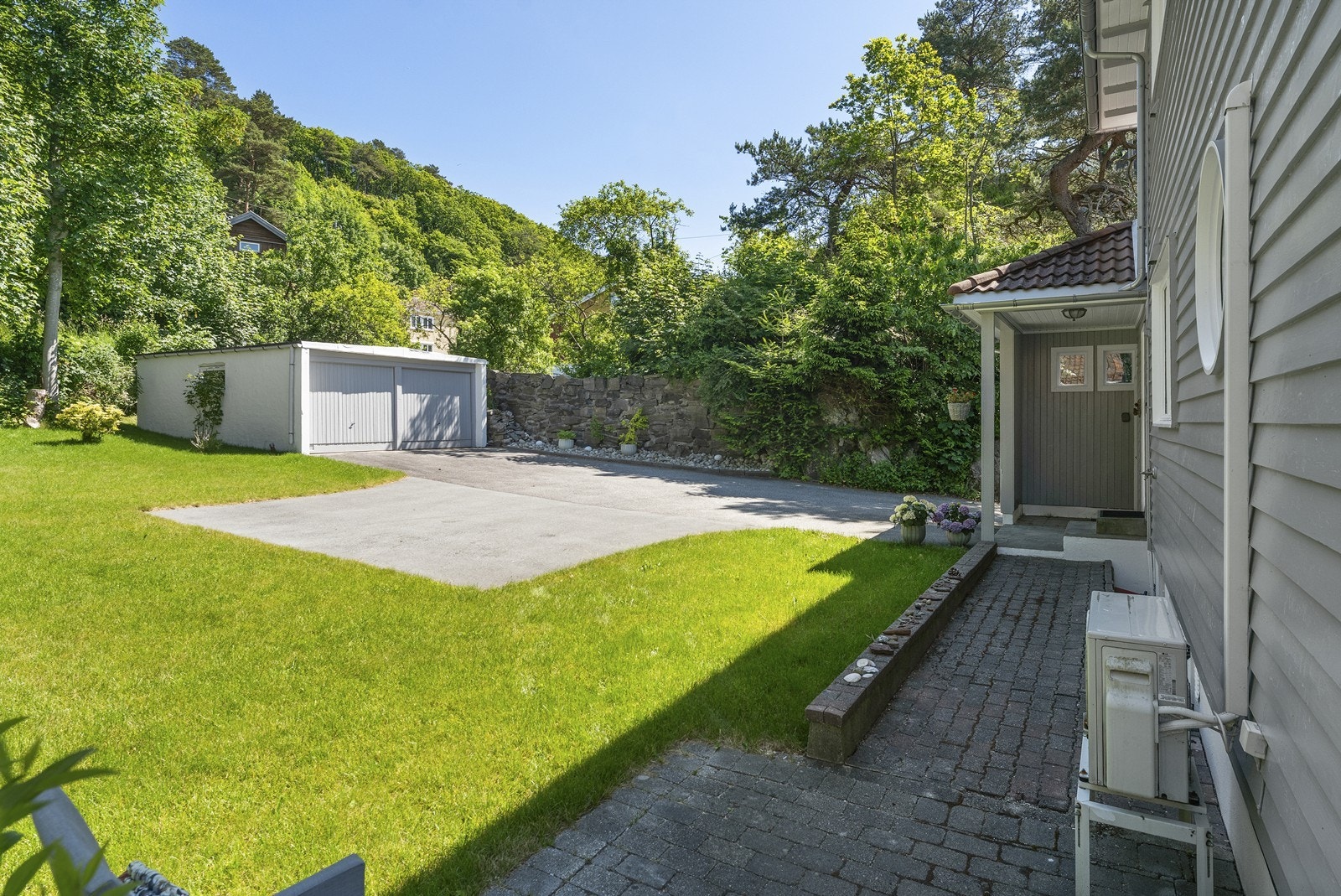 Stor hage også i bakkant av huset. Galleribilde