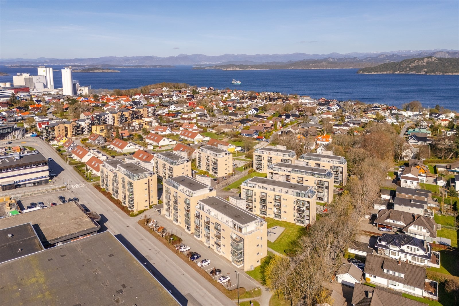 Flotte nærområder med grøntområde, turstier og båtliv Galleribilde