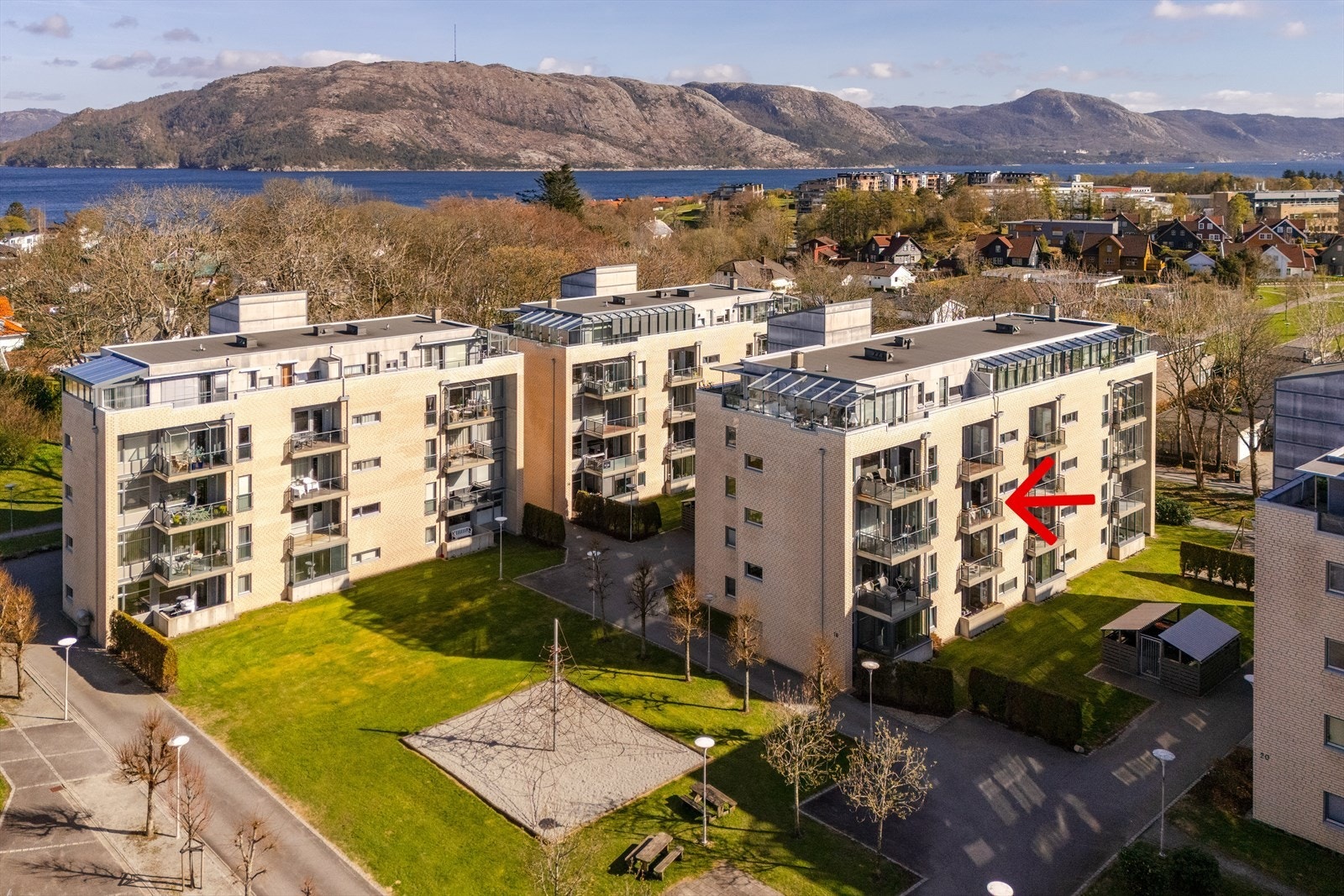 Leilighetens beliggenhet i bygget (pil) Galleribilde
