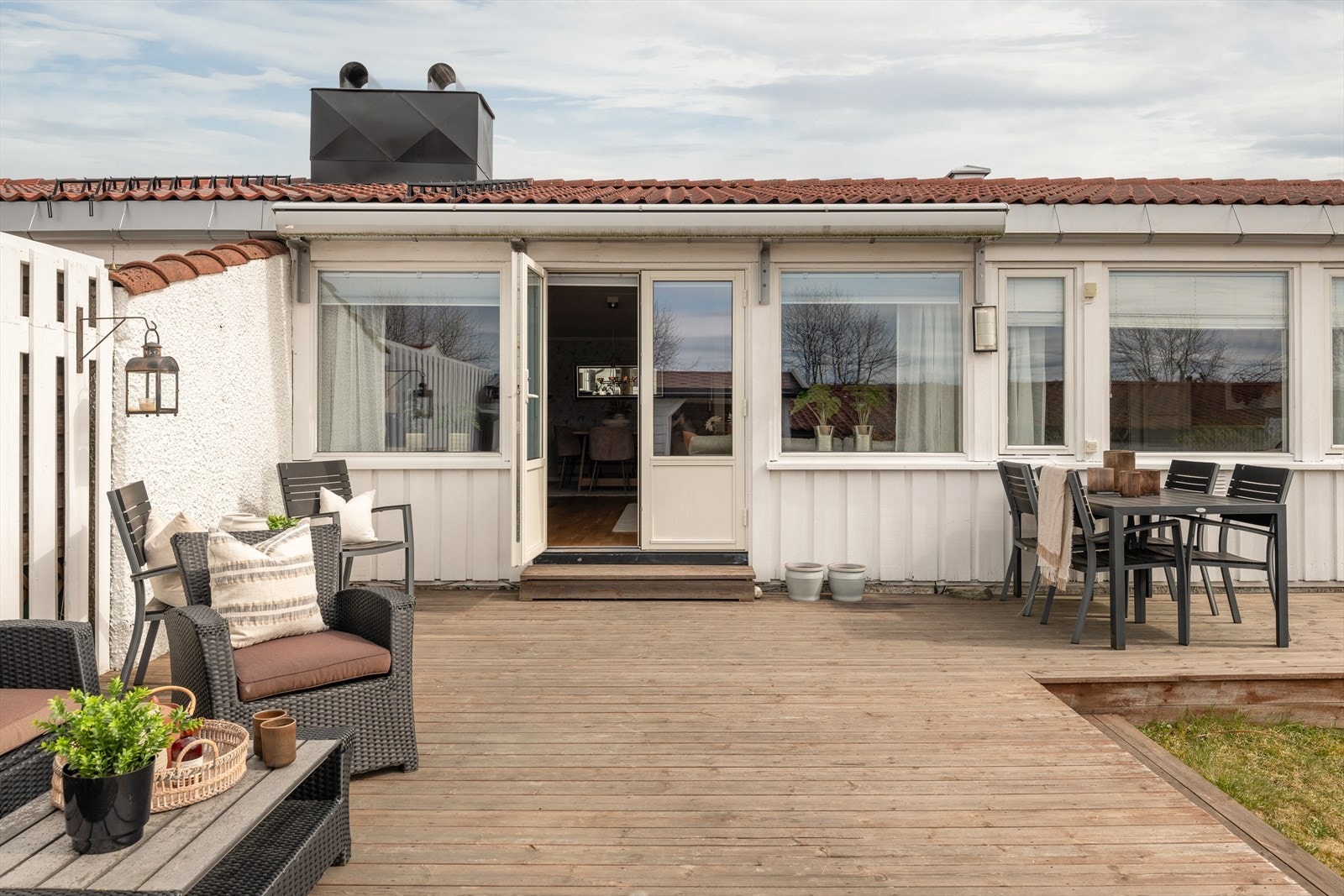 Det er gode oppbevaringsmuligheter i boder på tilsammen 16m². Galleribilde