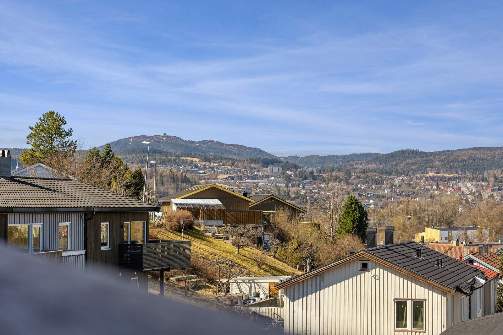 Fra balkongen har du flott utsikt i alle retninger. Galleribilde