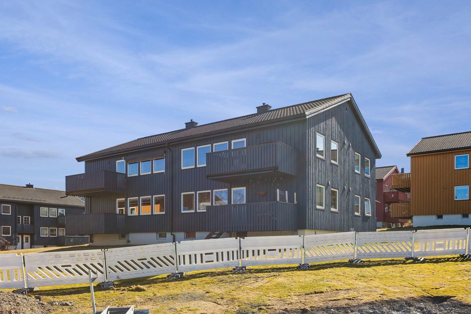 Det er pågående arbeid på en sykkelvei rett nedenfor leiligheten. Galleribilde