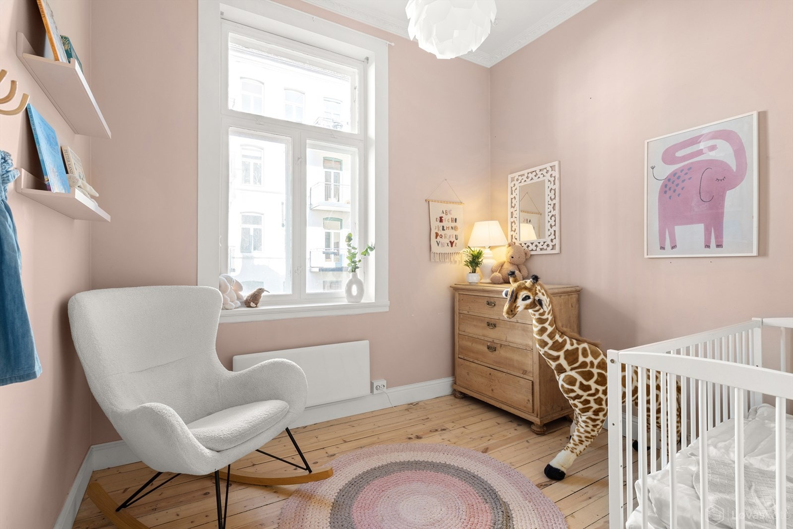 Leiligheten har også et utsøkt barnerom for den minste i familien. Galleribilde