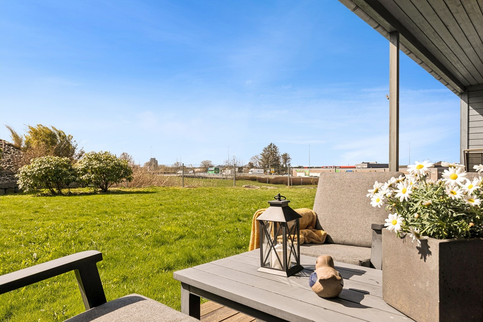 Vestvent og solrik terrasse. Galleribilde