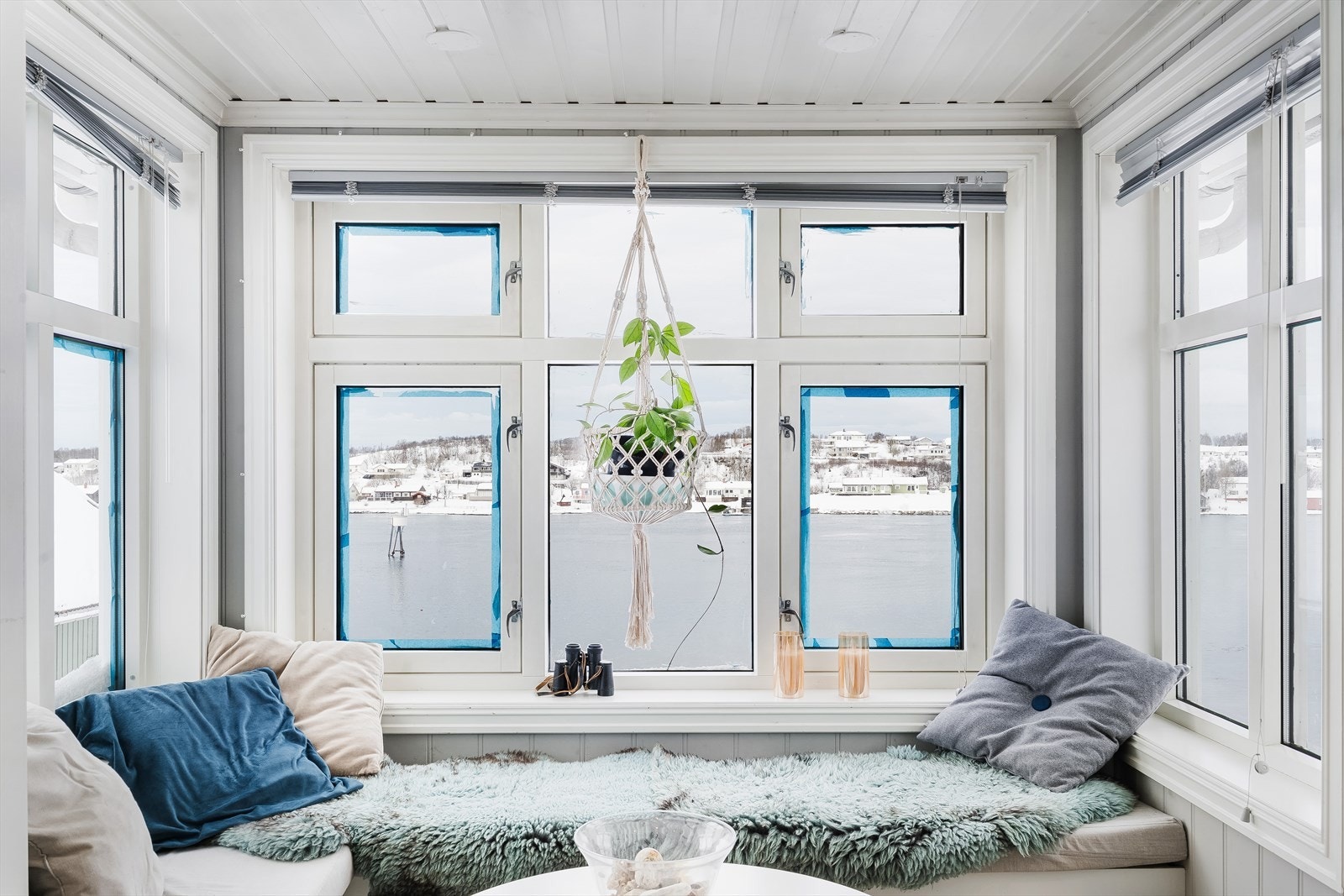Her er det etablert en plassbygd sitteplass som gir mulighet til å nyte utsikten skjermet for innsyn. Galleribilde