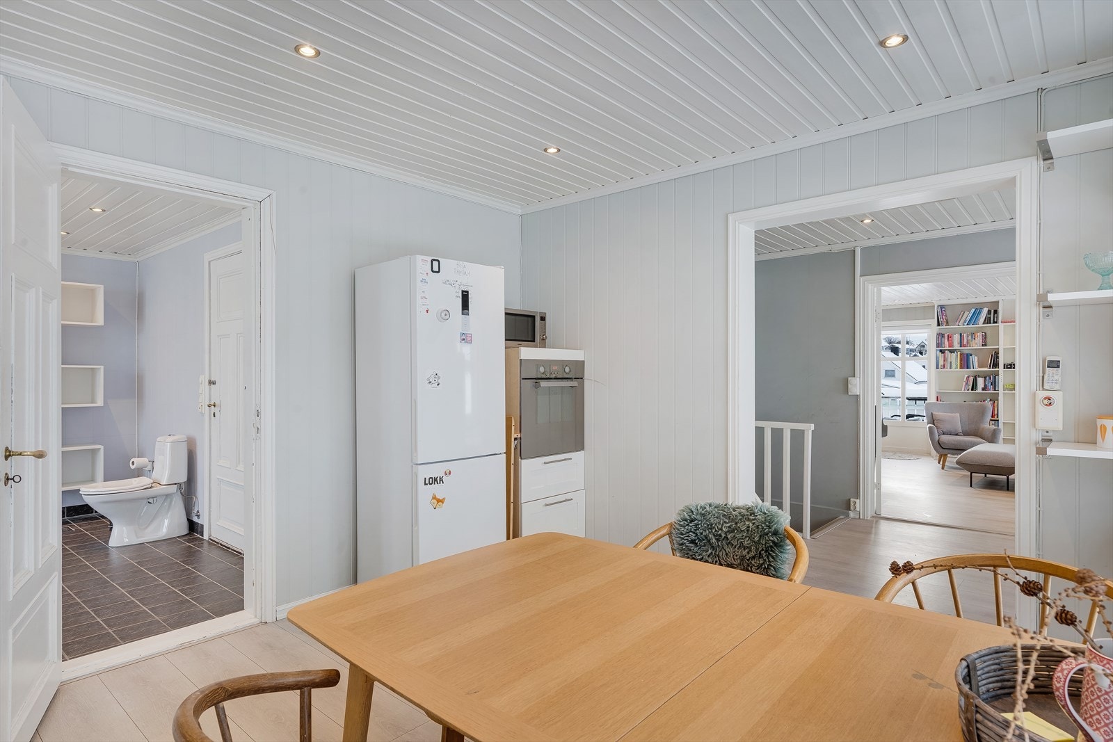 Kjøkkenet har også elektriske varmekabler, slik som stue og bad/vaskerom. Galleribilde