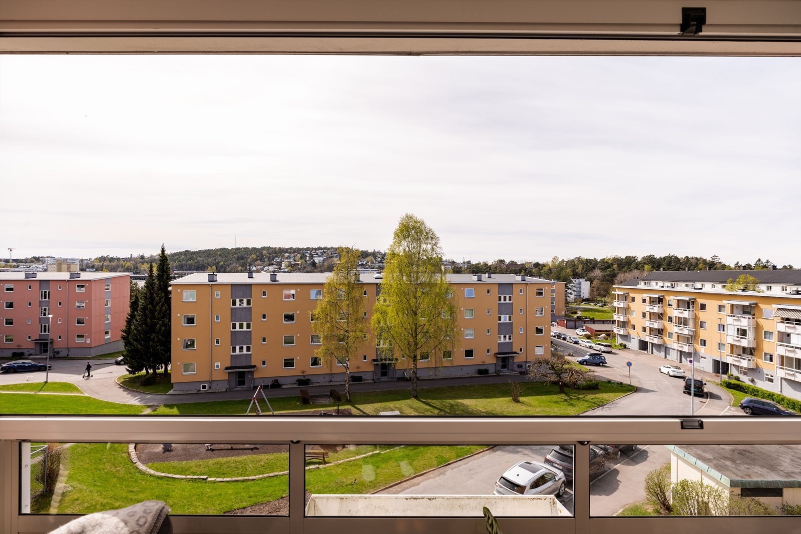 Balkongen byr på gode solforhold og en fantastisk utsikt - en av de store fordelene med toppetasjen! Galleribilde