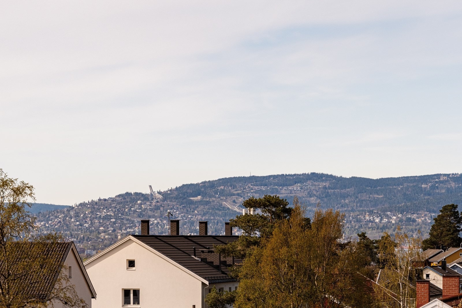 Har du veldig godt syn, kan du også følge med på skihopp i holmenkollen. Galleribilde