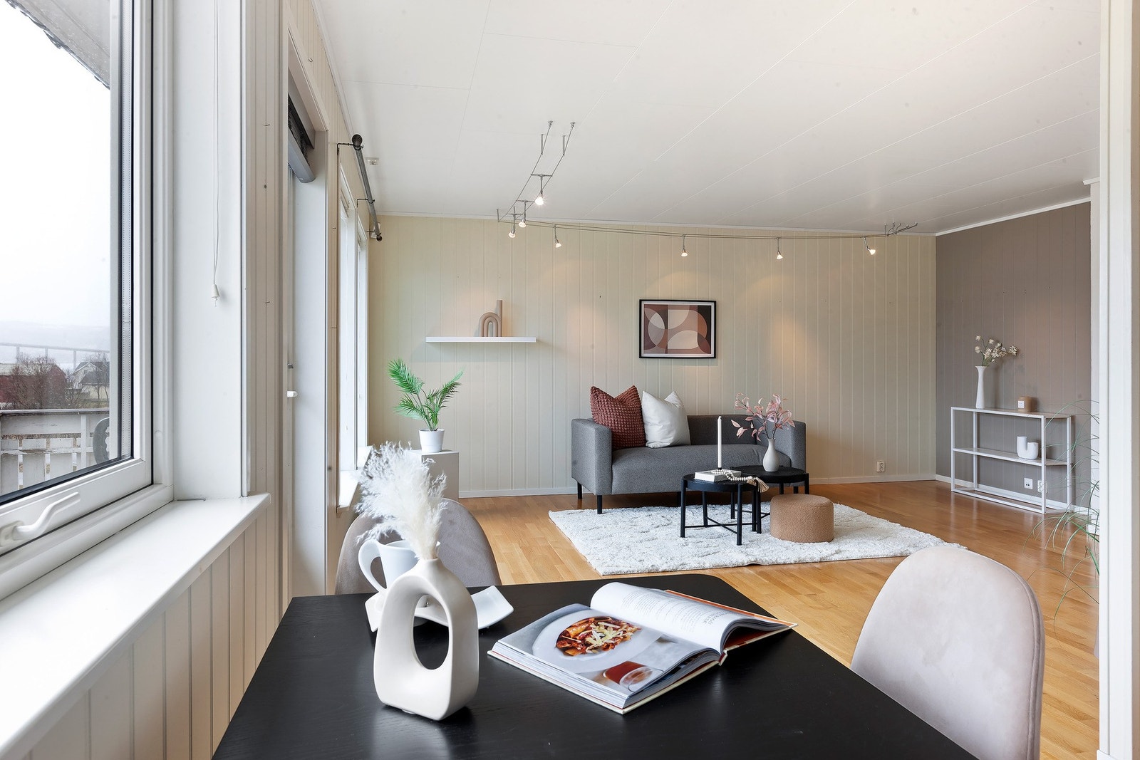 Plass til spiseplass ved kjøkken. Galleribilde