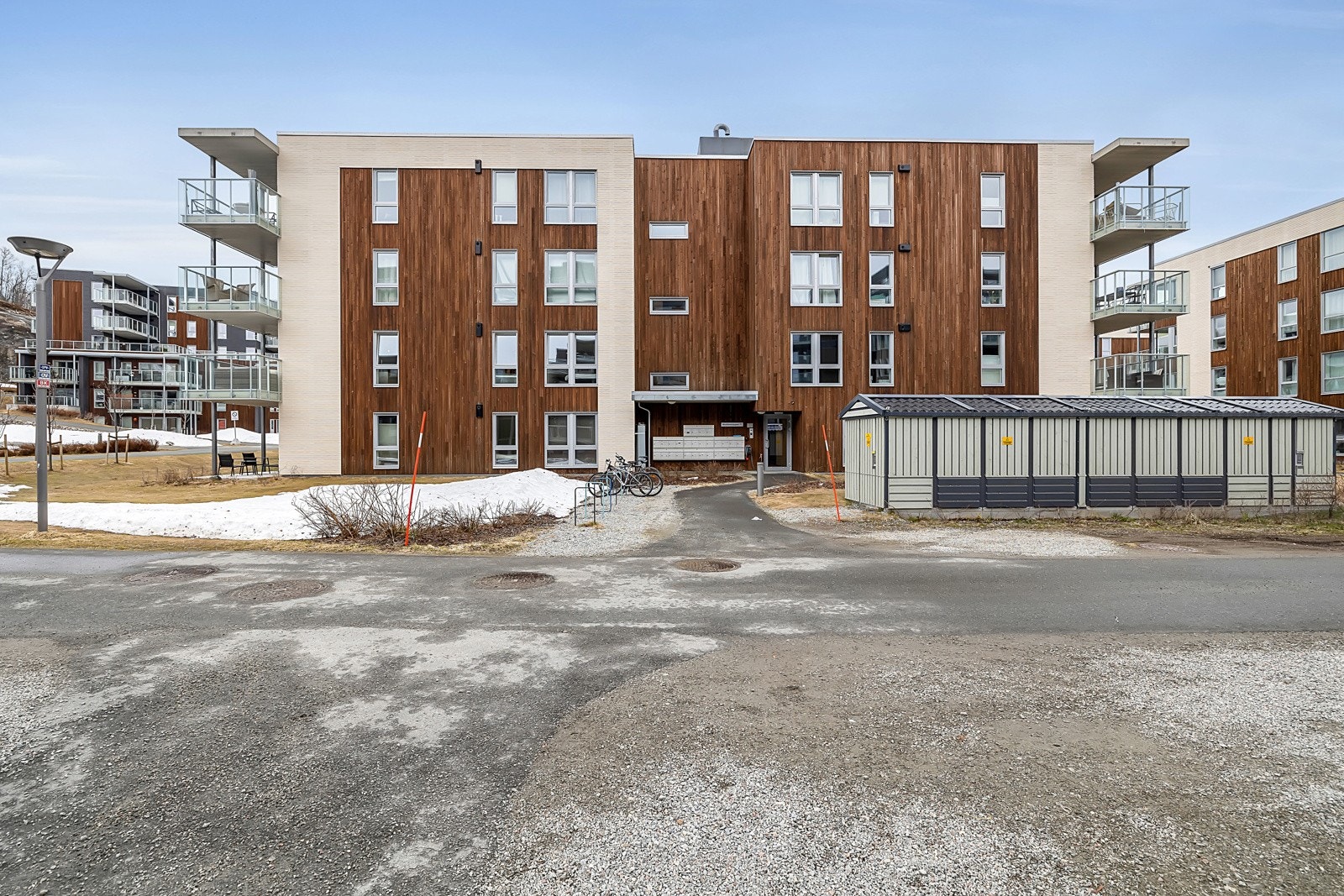Inngangsparti i bygget. Galleribilde