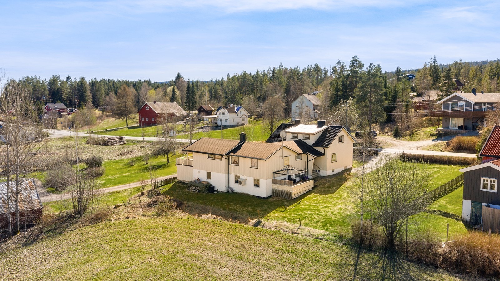 Landlig beliggenhet. Galleribilde