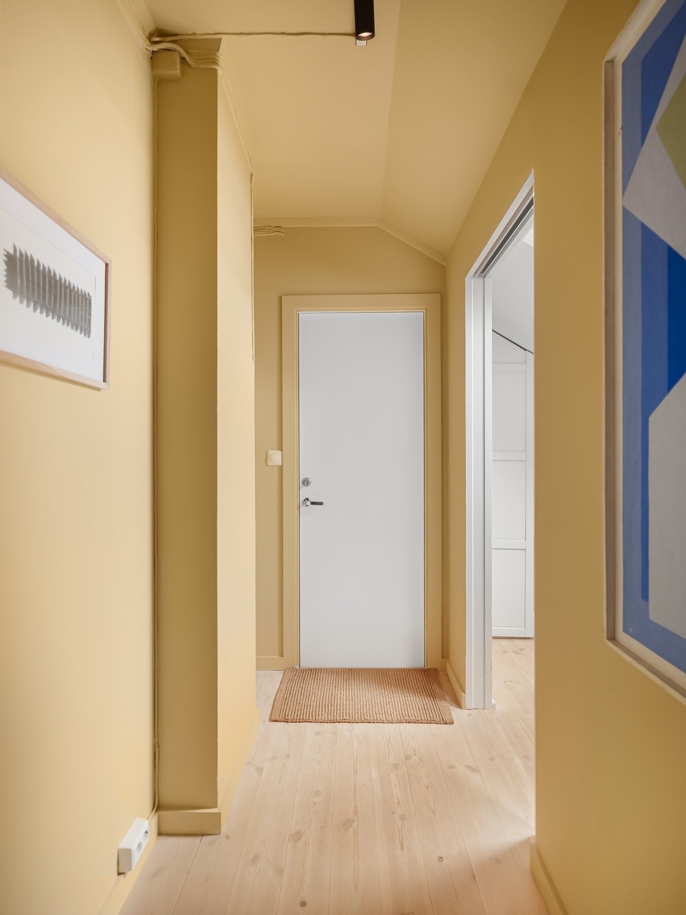 Entre som ønsker deg velkommen hjem Galleribilde