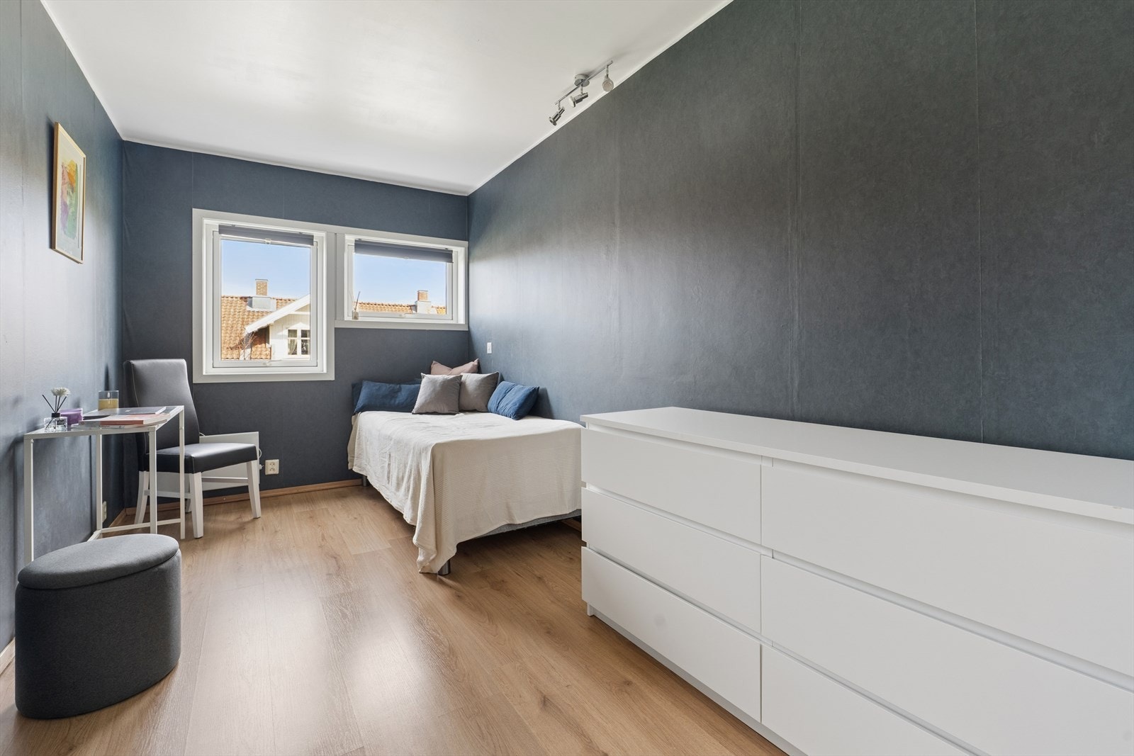 Soverom 2 egner seg godt som barnerom, gjesterom eller kontor. Galleribilde