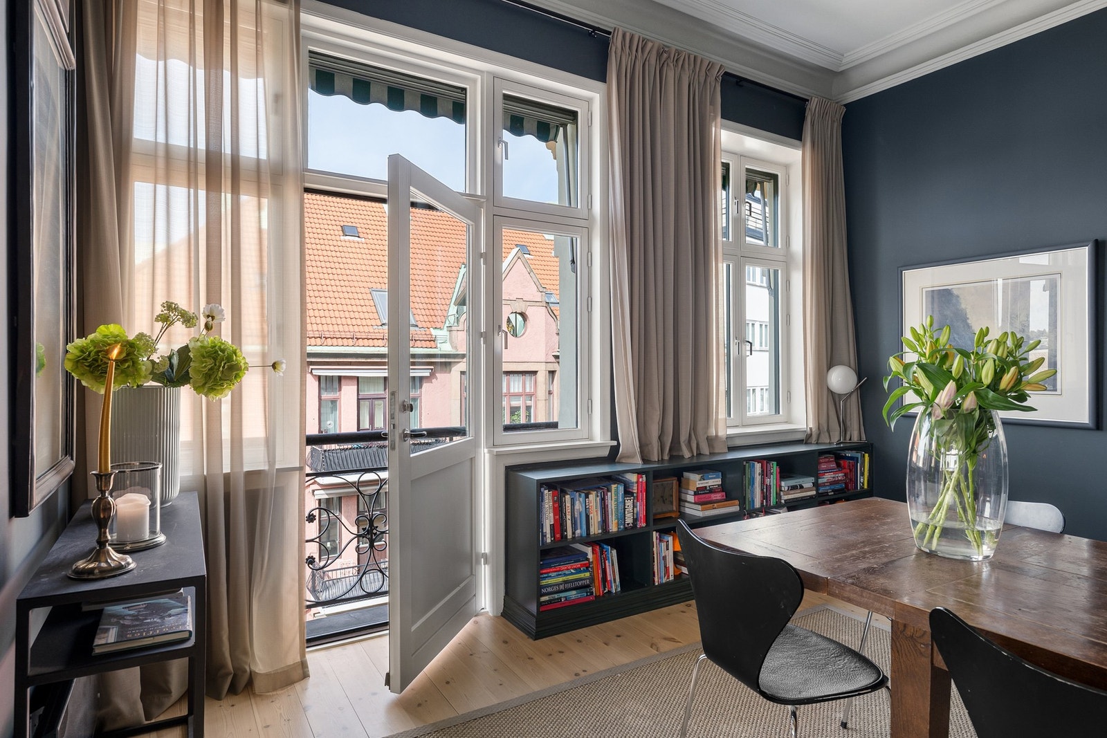 Fransk balkong i spisestue. Galleribilde
