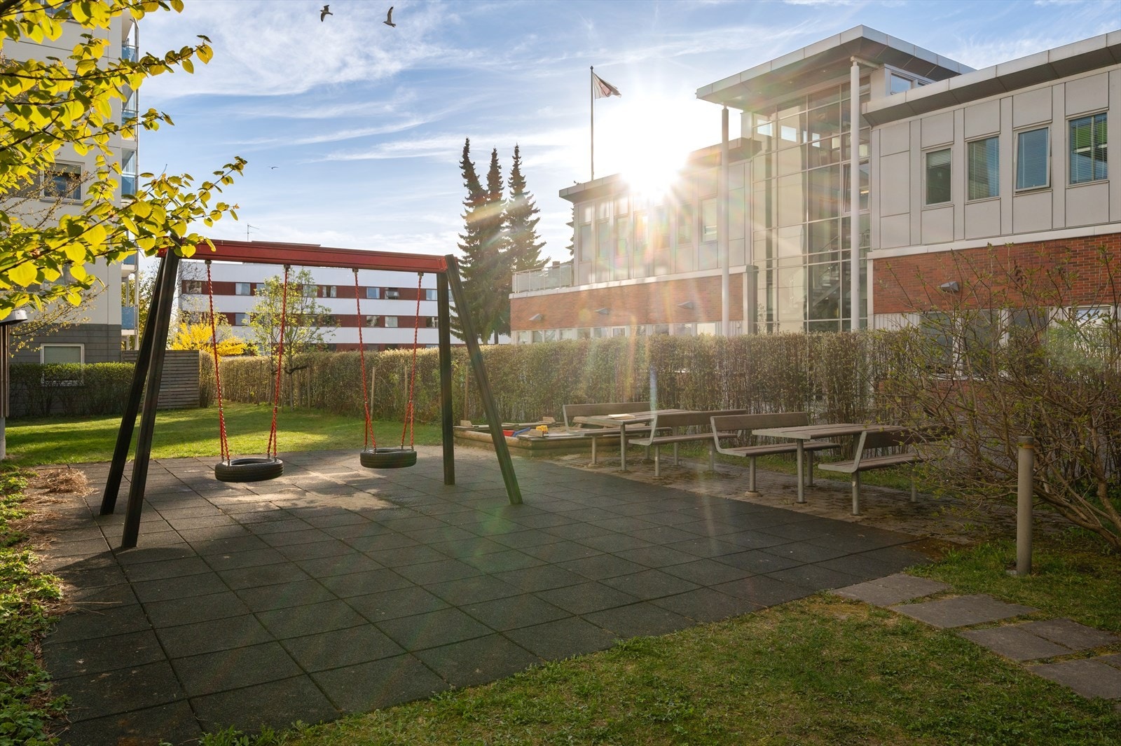 I fellesområdene har man også lekeoplass for de minste, og sittegrupper. Galleribilde