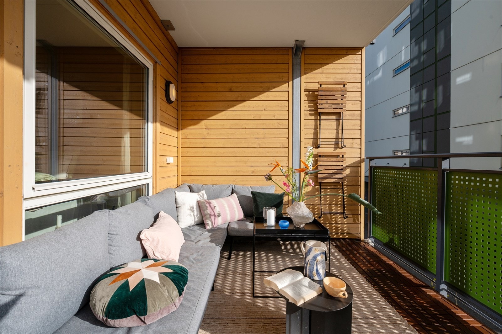 Balkongen fungerer som en naturlig forlengelse av boligen i sommerhalvåret. Galleribilde