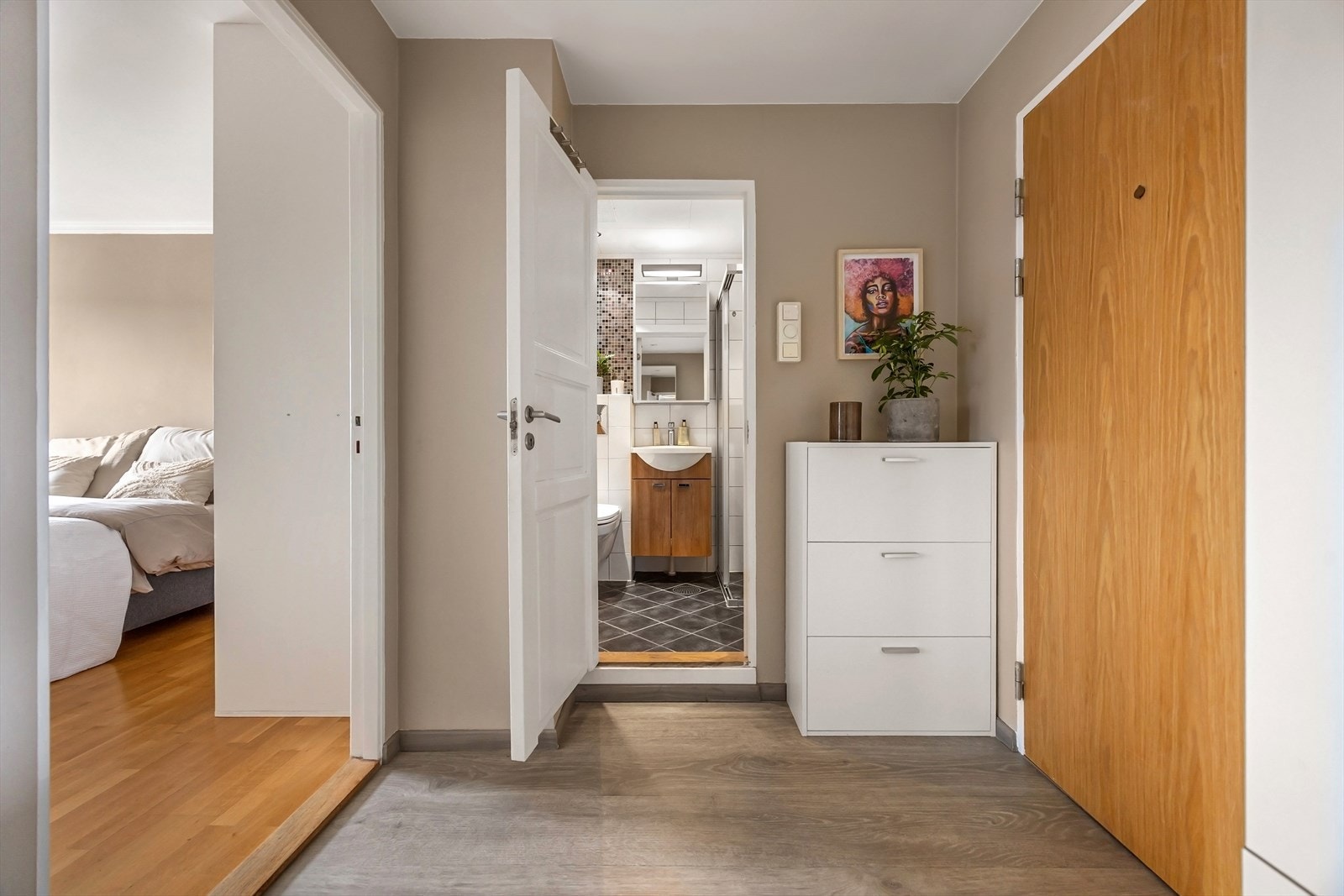Her ønskes du velkommen inn i en hyggelig entre. Galleribilde
