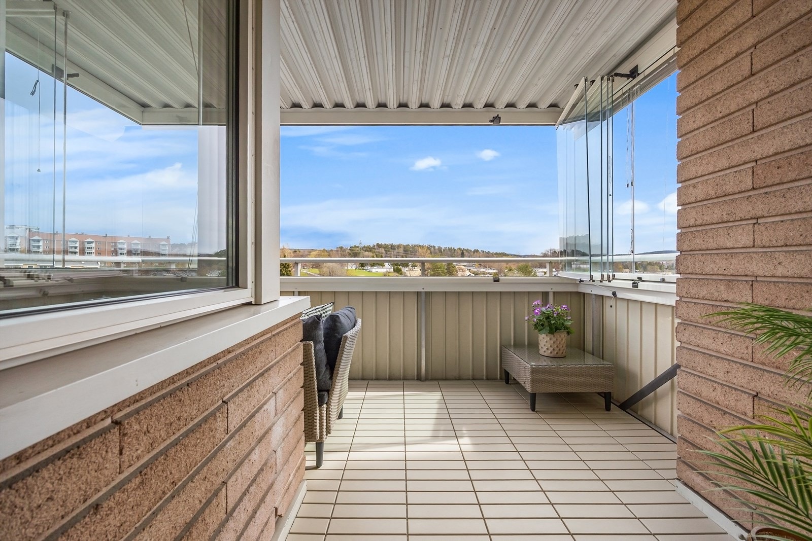Innglasset balkong på ca. 8 kvm. Galleribilde