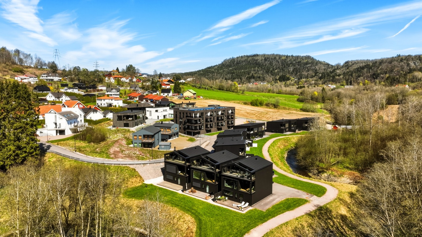 Eiendommen har en helt spesiell beliggenhet i enden, skjermet fra omgivelsene. Galleribilde