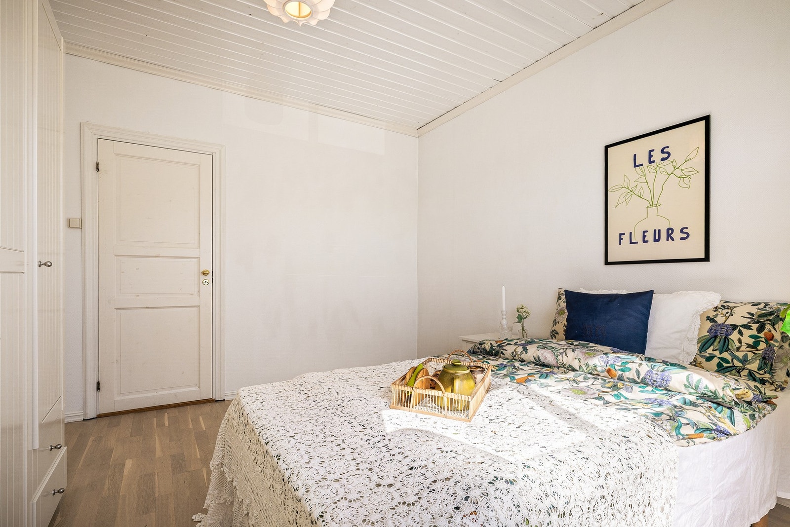 - Garderobeskap medfølger - Galleribilde