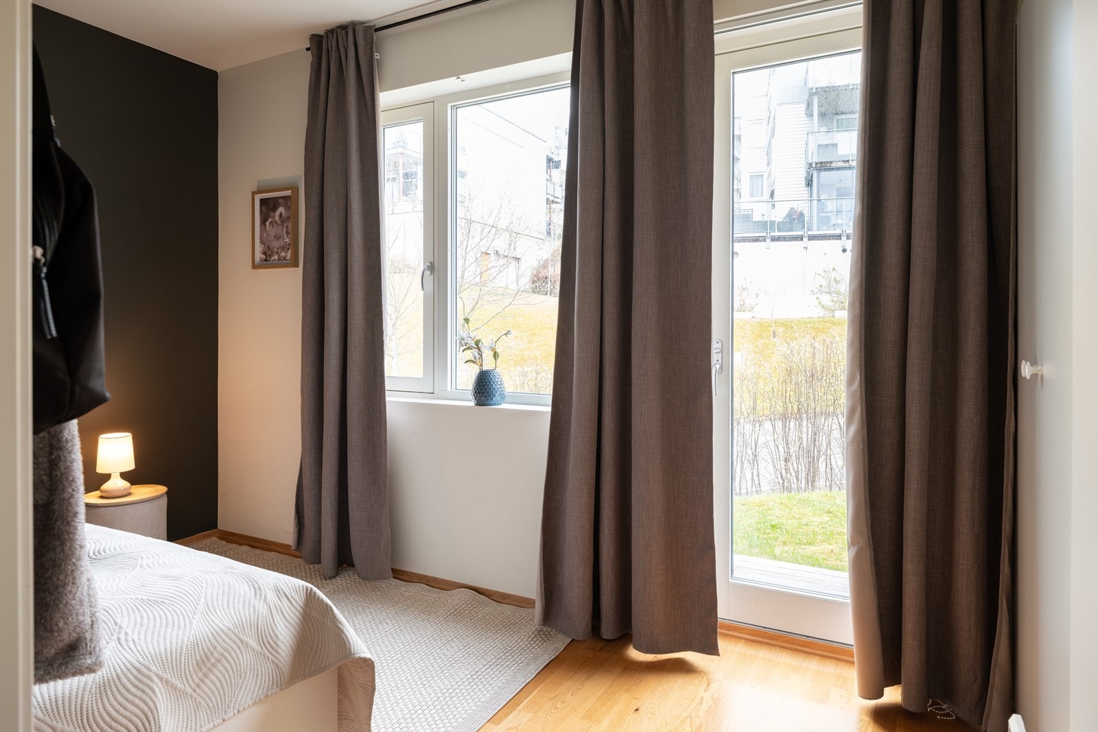 Fra soverommet er det direkte tilknytning til en egen terrasse. Galleribilde