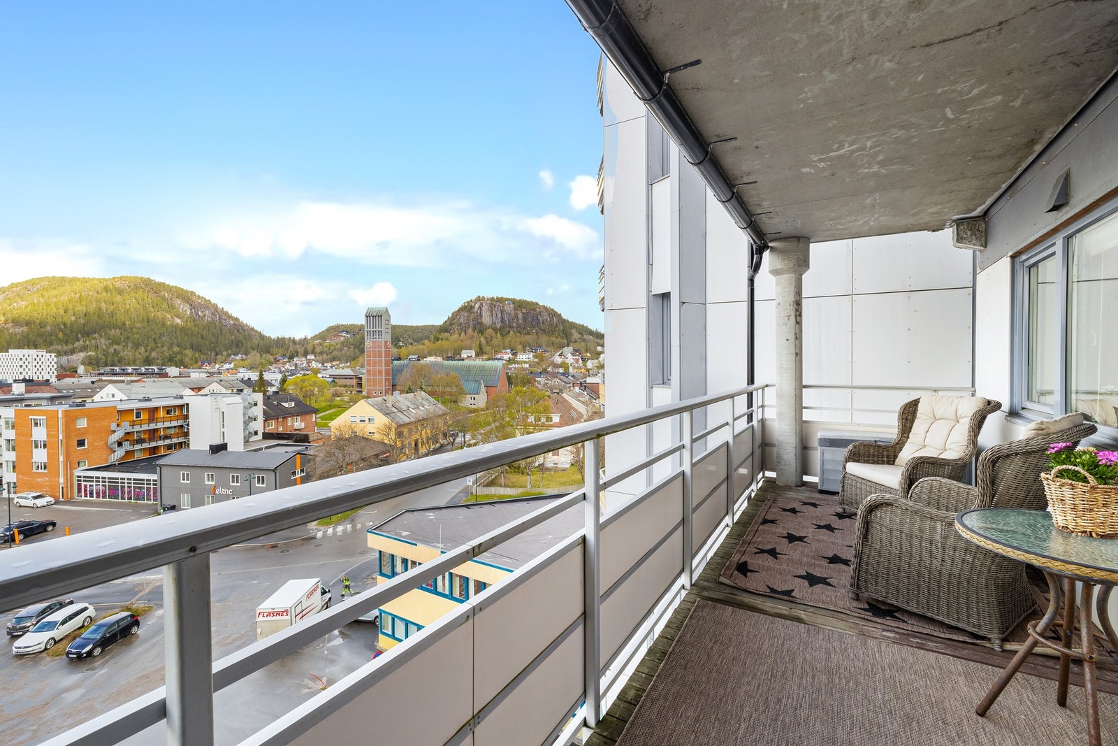 Trivelig terrasse med god plass til avslapning og hygge Galleribilde