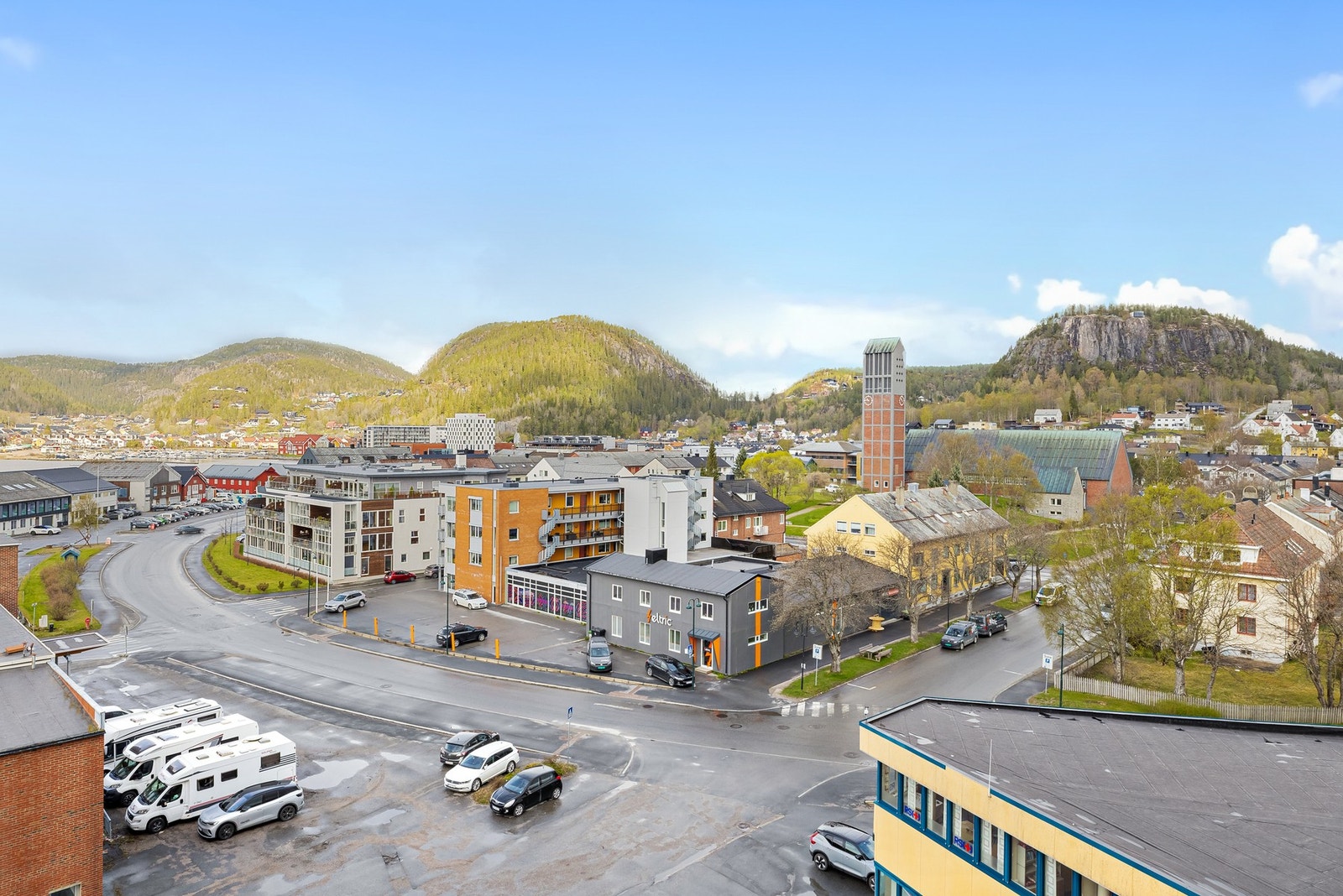 Her bor du i et rolig og trivelig område, med umiddelbar nærhet til byens fasiliteter! Galleribilde