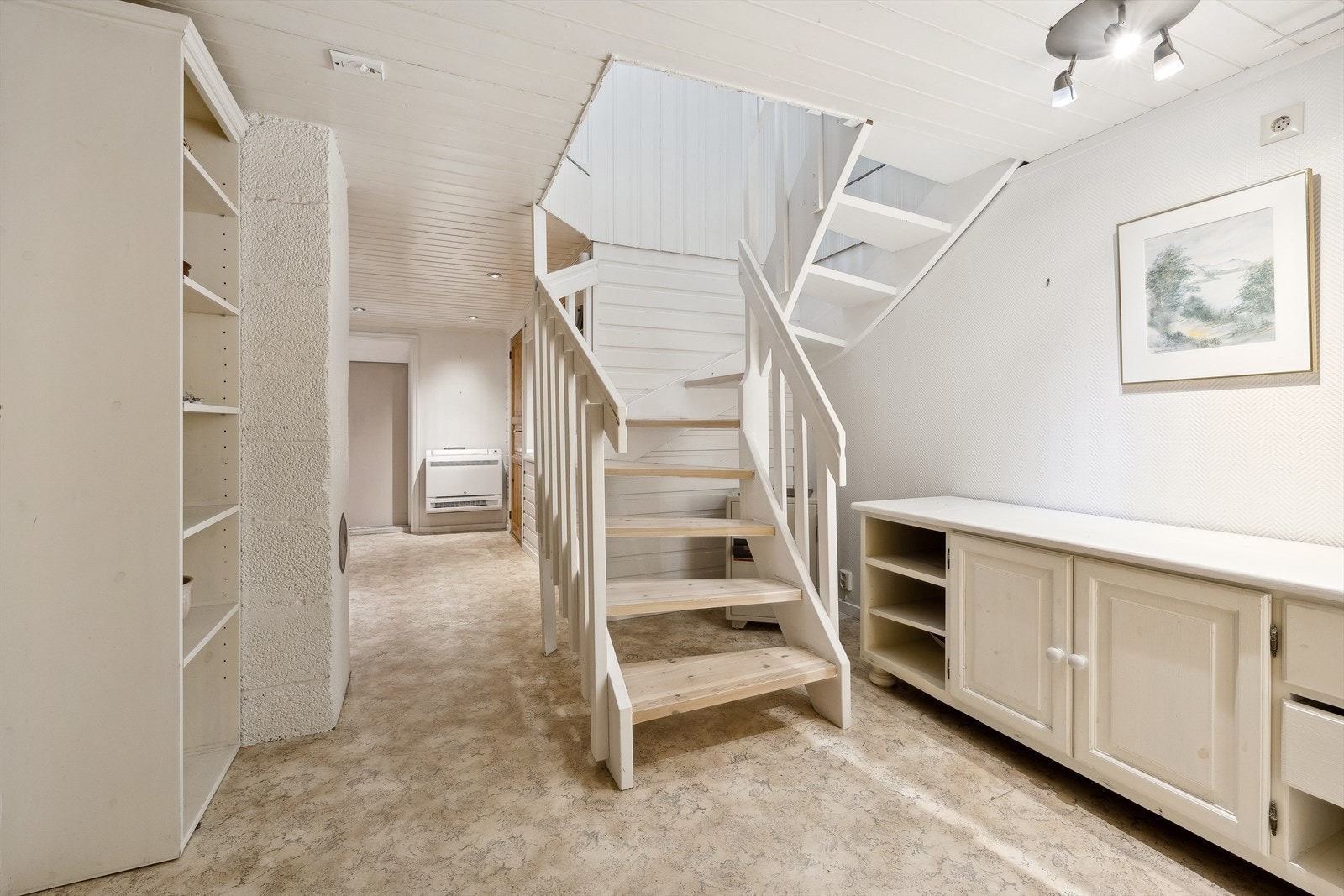 Kjelleretasjen er av god størrelse. Galleribilde
