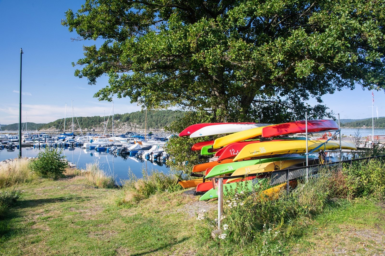 Kun få minutter gangavstand til Fagerstrand stranda og Fagerstrand båtforening Galleribilde