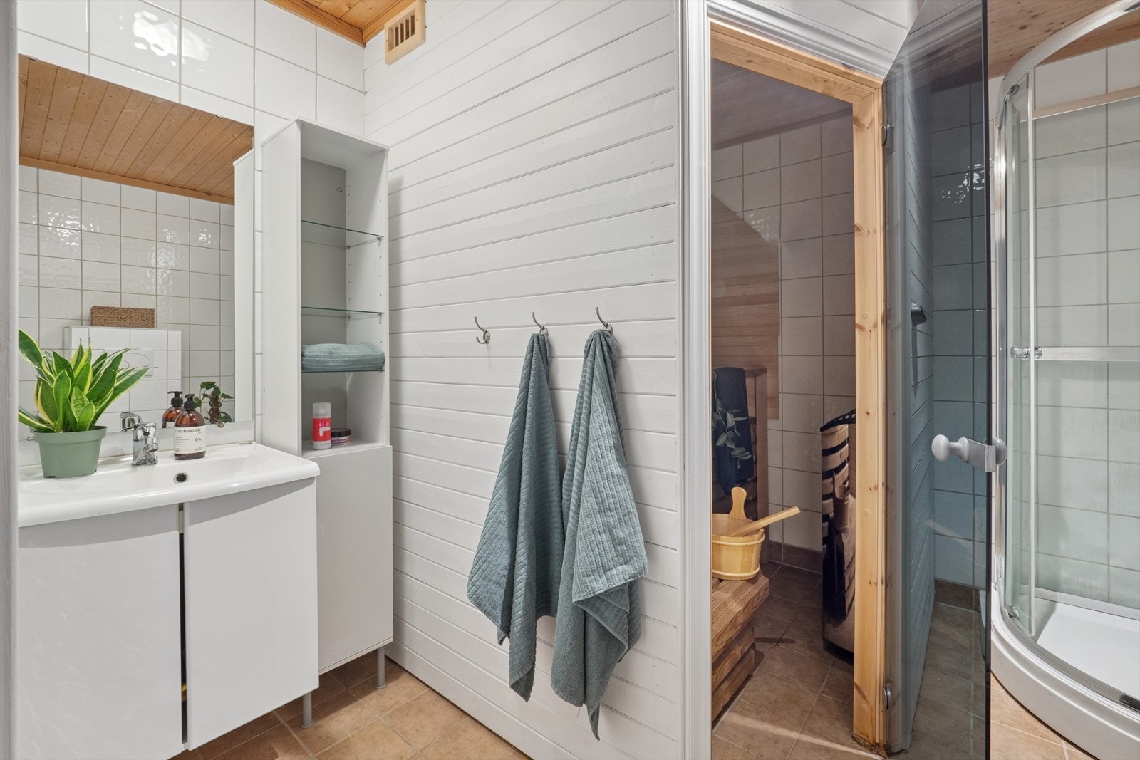 Fra badet er det adkomst til badstu. Galleribilde