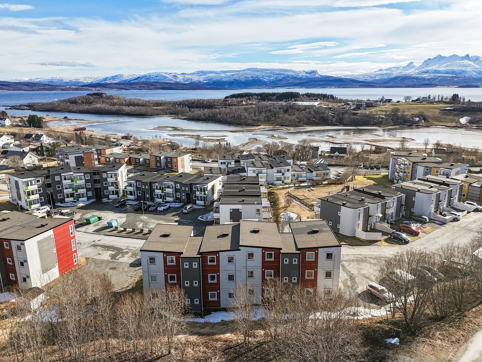 Leiligheten ligger rolig til i et etablert og trivelig boligområde. Galleribilde