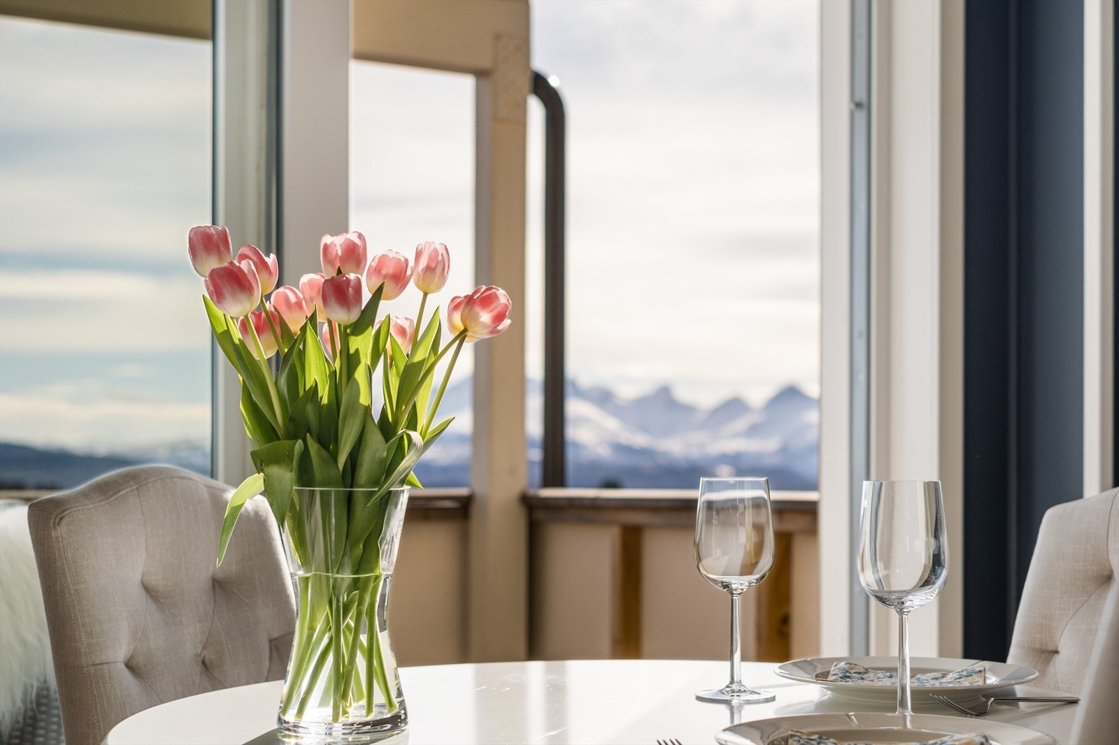 Fra spisebord kan flott utsikt nytes. Galleribilde