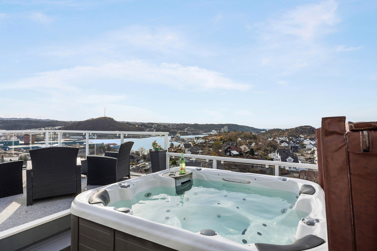 Jacuzzi medfølger handelen Galleribilde