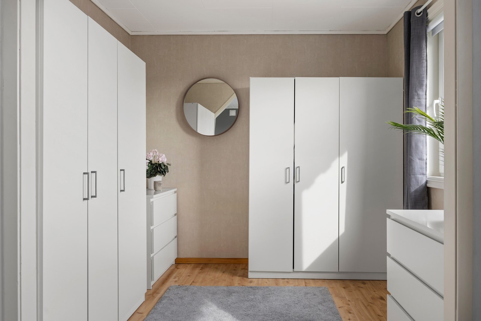 Garderobe Galleribilde