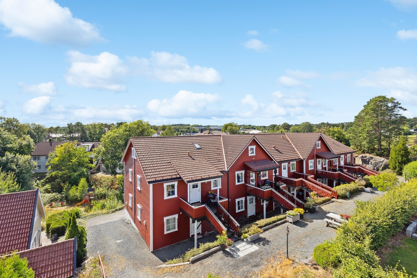 Sameiet har lave fellesutgifter og beskrives som velfungerende med godt naboskap. Galleribilde