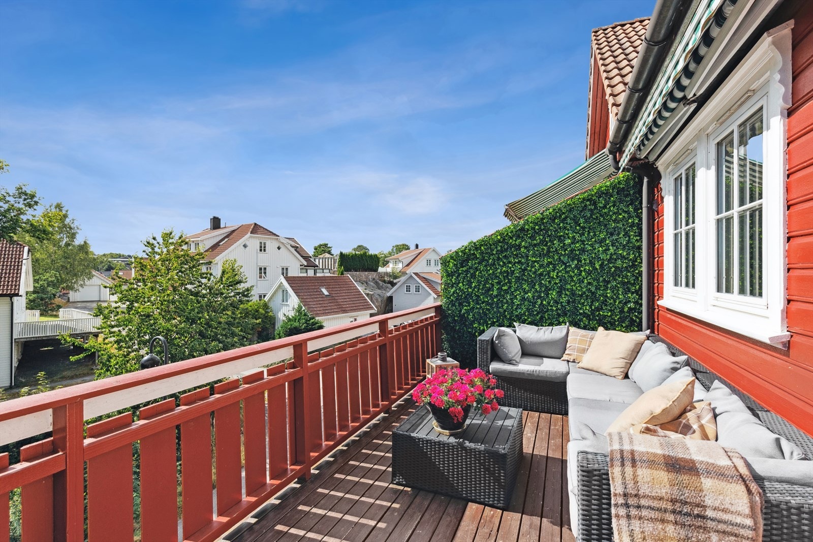 Terrassen er på hele 19 m² og vender mot syd, noe som gir gode solforhold. Galleribilde