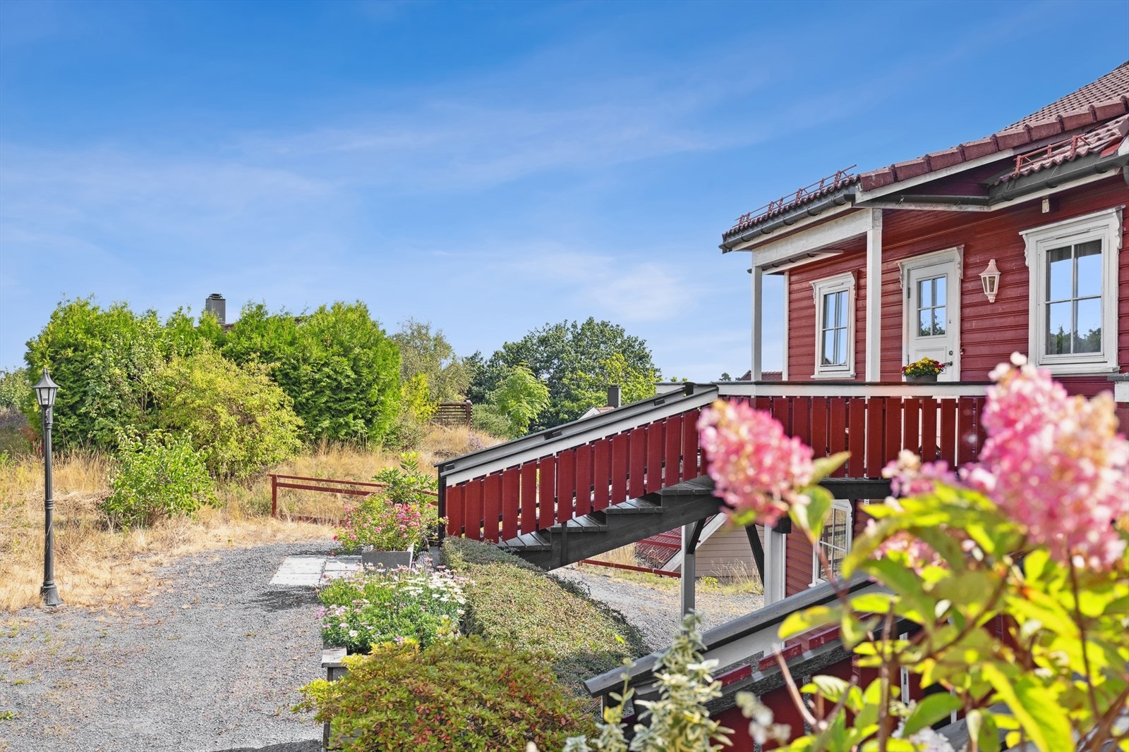 Egen trappeoppgang til leilighetens private inngangsparti. Galleribilde