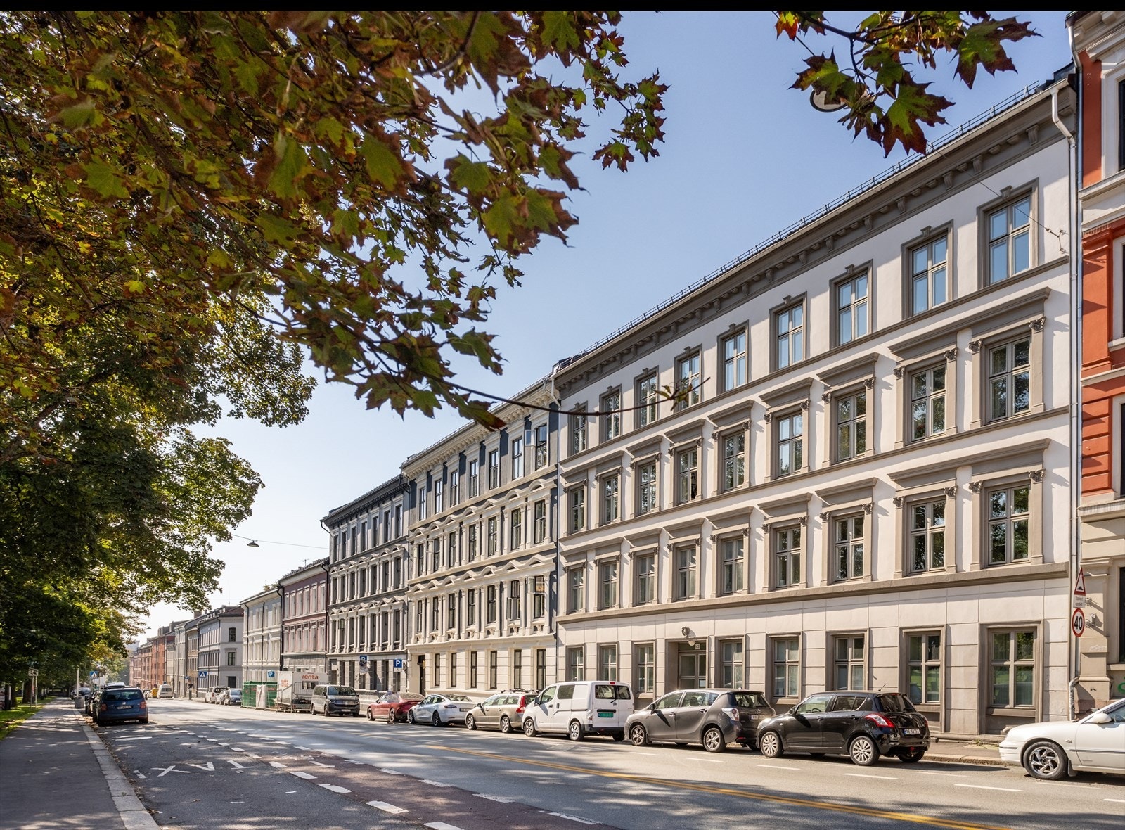 Inngang inn til bygården via portrom inn fra Toftes gate. Leiligheten ligger skjermet til i 2.rekke i indre gårdsrom Galleribilde