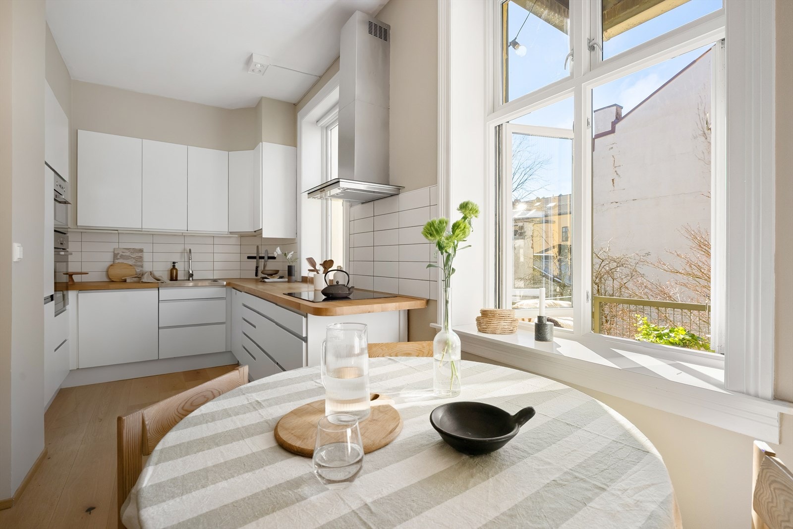 Hyggelig utsyn fra spiseplass Galleribilde