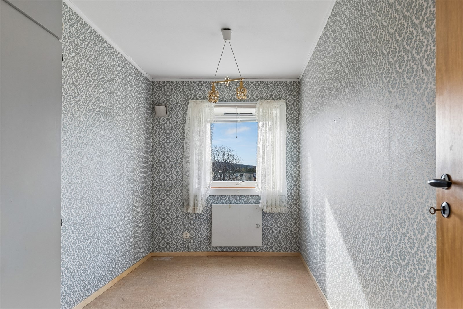 Soverom nr 3, med plassbygd skap. Galleribilde