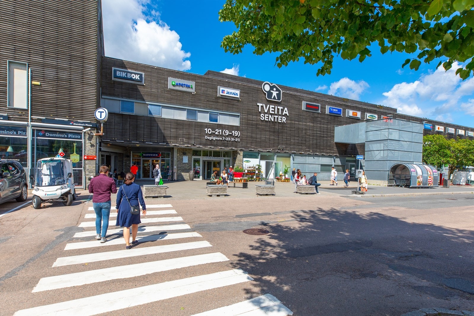 Tveita senter med en rekke butikker og kafeer. Galleribilde